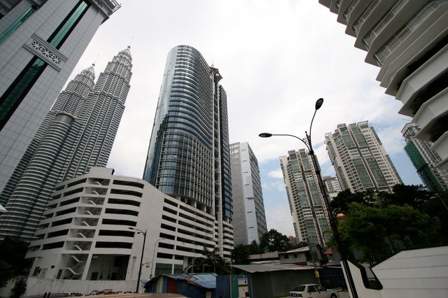 The Petronas Twin Towers seen from street level